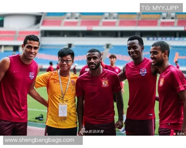 恒大与力帆首发阵容对比分析揭示双方战术布局与关键球员表现